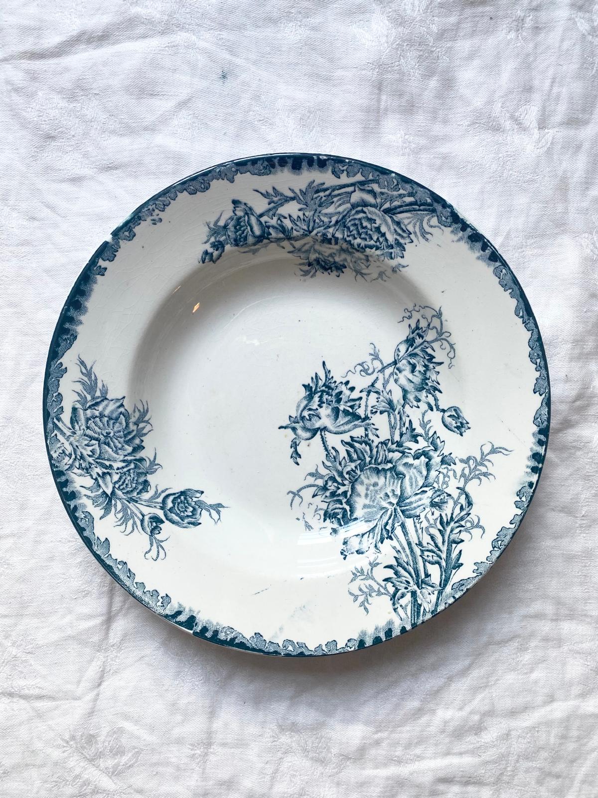 Assiettes creuses en terre de fer bleue Pavots de St Amand
