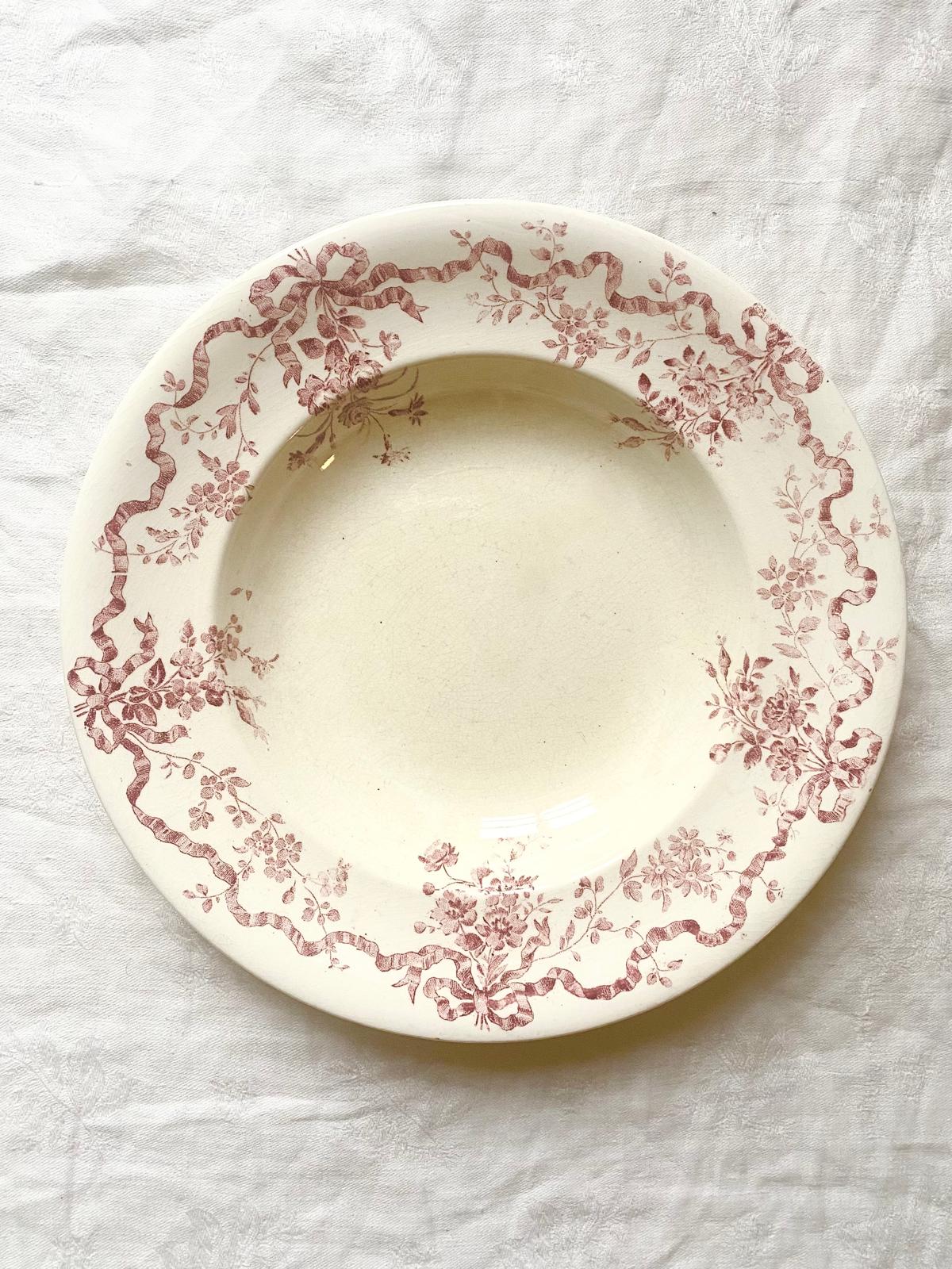 Assiette creuse en terre de fer Manon de Longwy