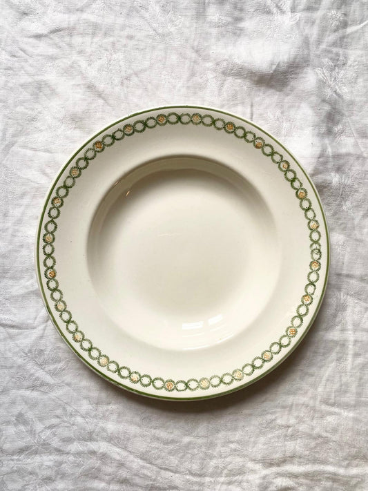 Assiette creuse en terre de fer verte et jaune de Longwy