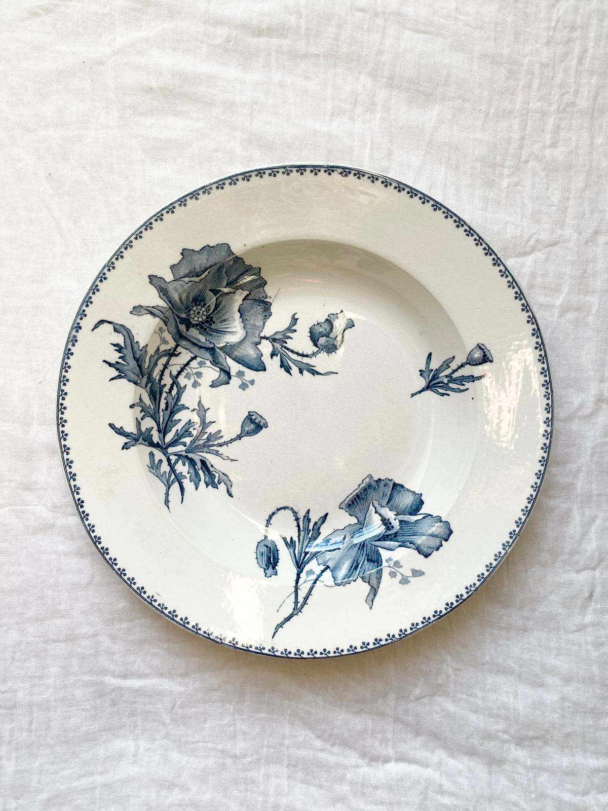 Assiette creuse en terre de fer bleue Feria de Sarreguemines