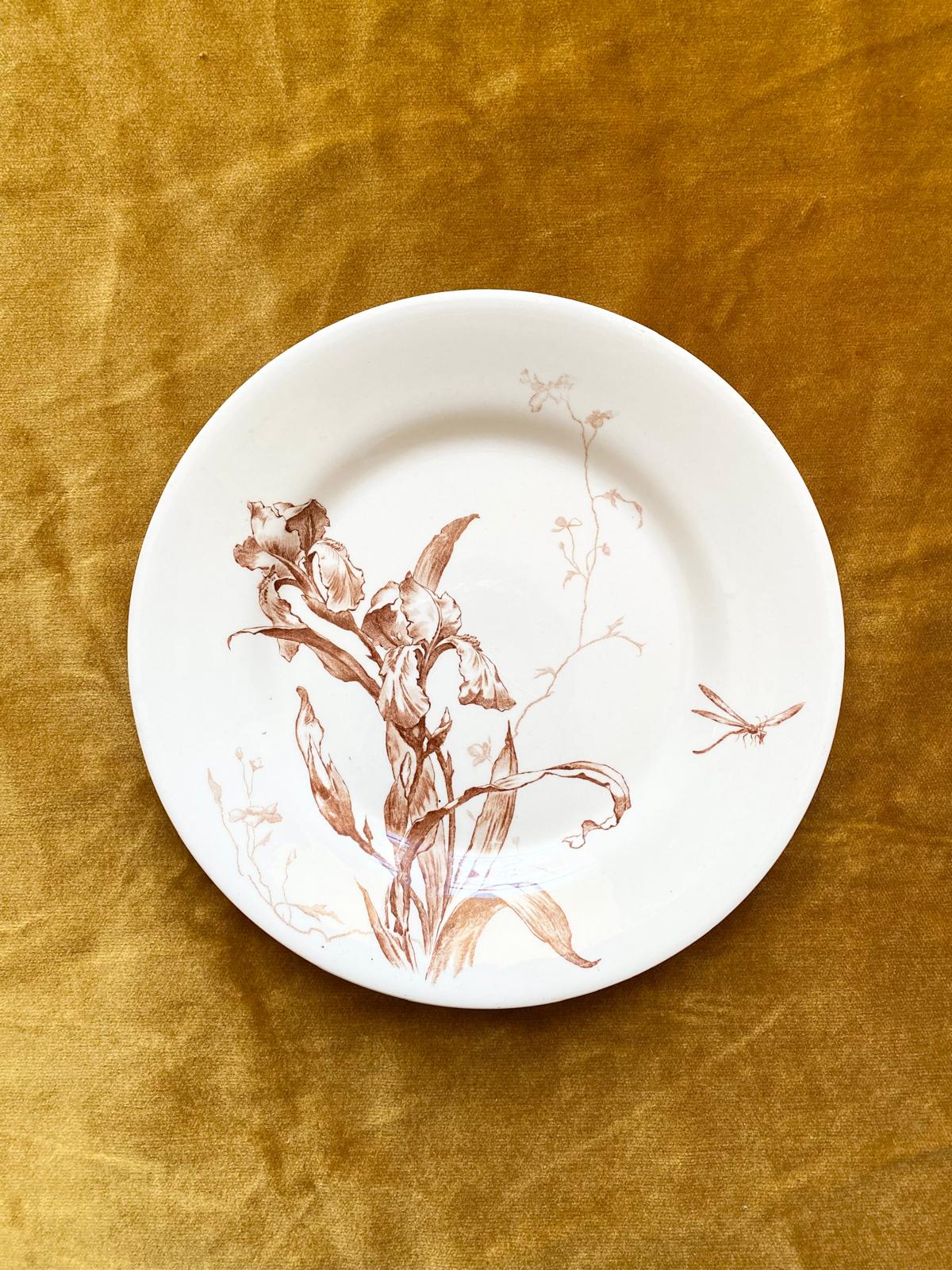 Assiette plate en terre de fer Iris de Gien