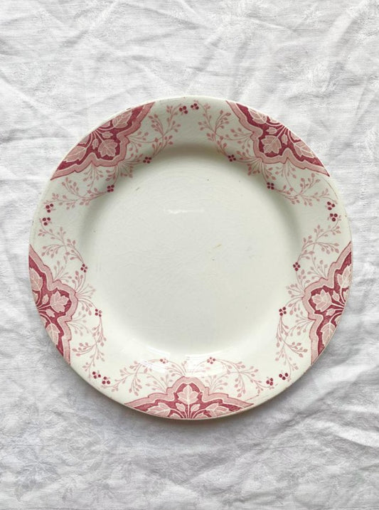 Assiettes plates en terre de fer rouge Cluny de Creil et Montereau