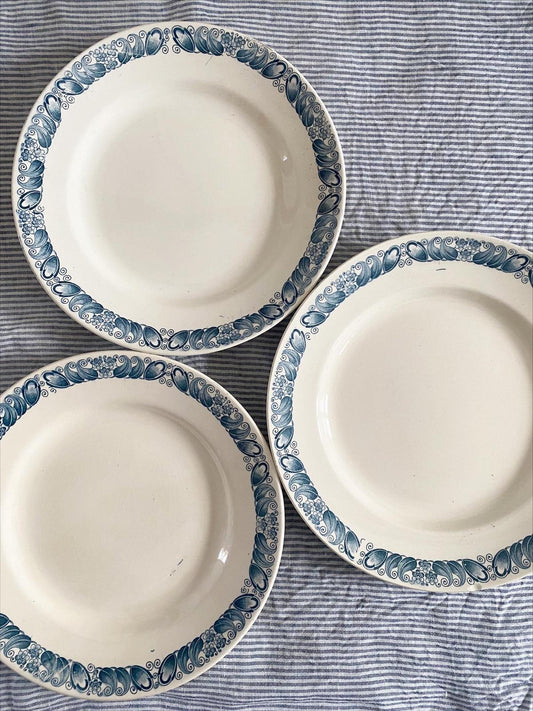 Assiettes plates terre de fer Marcel de Longchamp