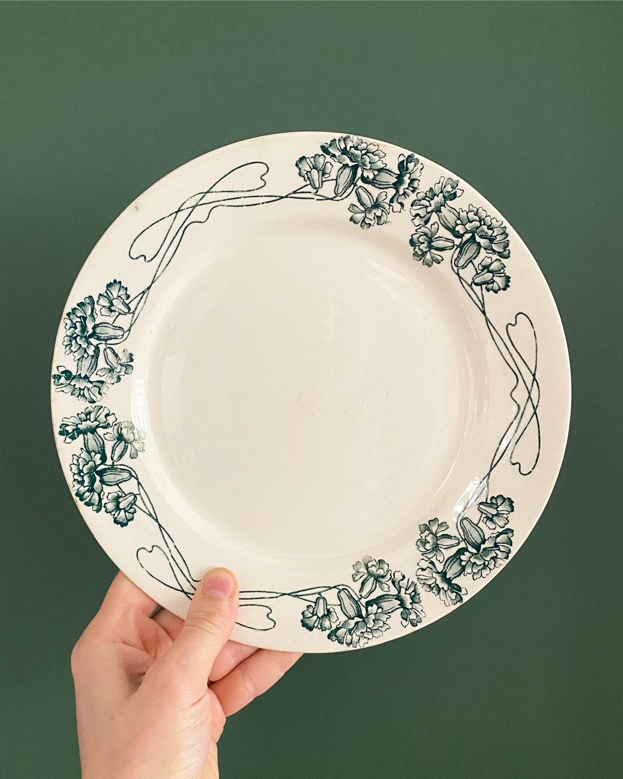 Assiette plate en terre de fer Pallas de Sarreguemines