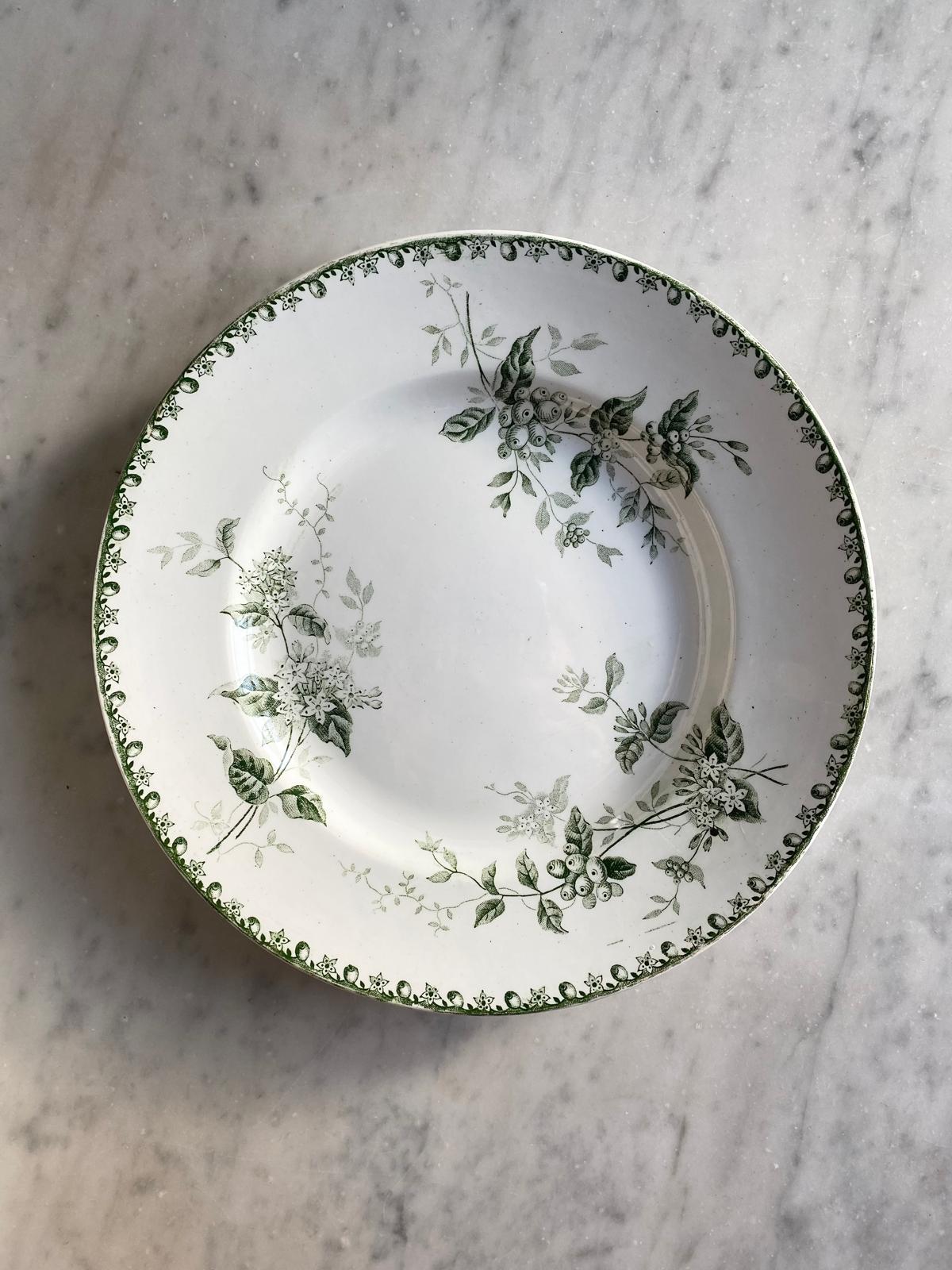 Assiette plate terre de fer modèle Caiffa de St Amand