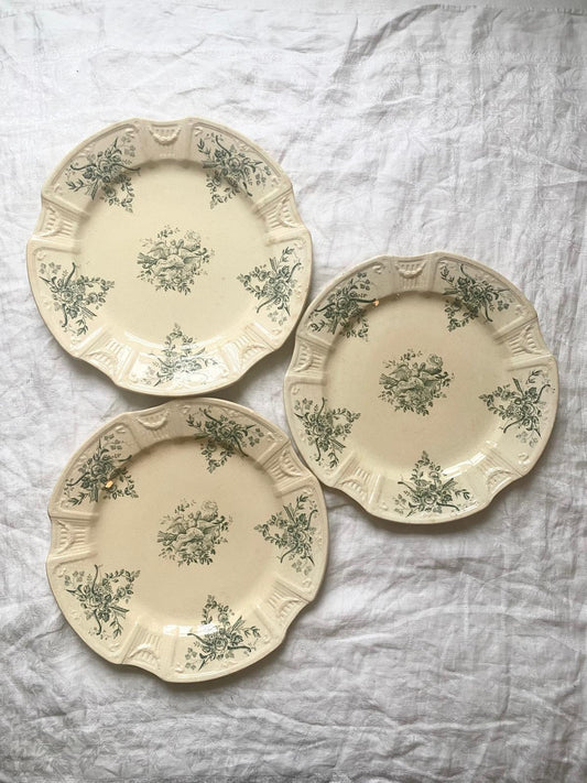 Lot de 3 assiettes plates en terre de fer à décor d'oiseaux Gien
