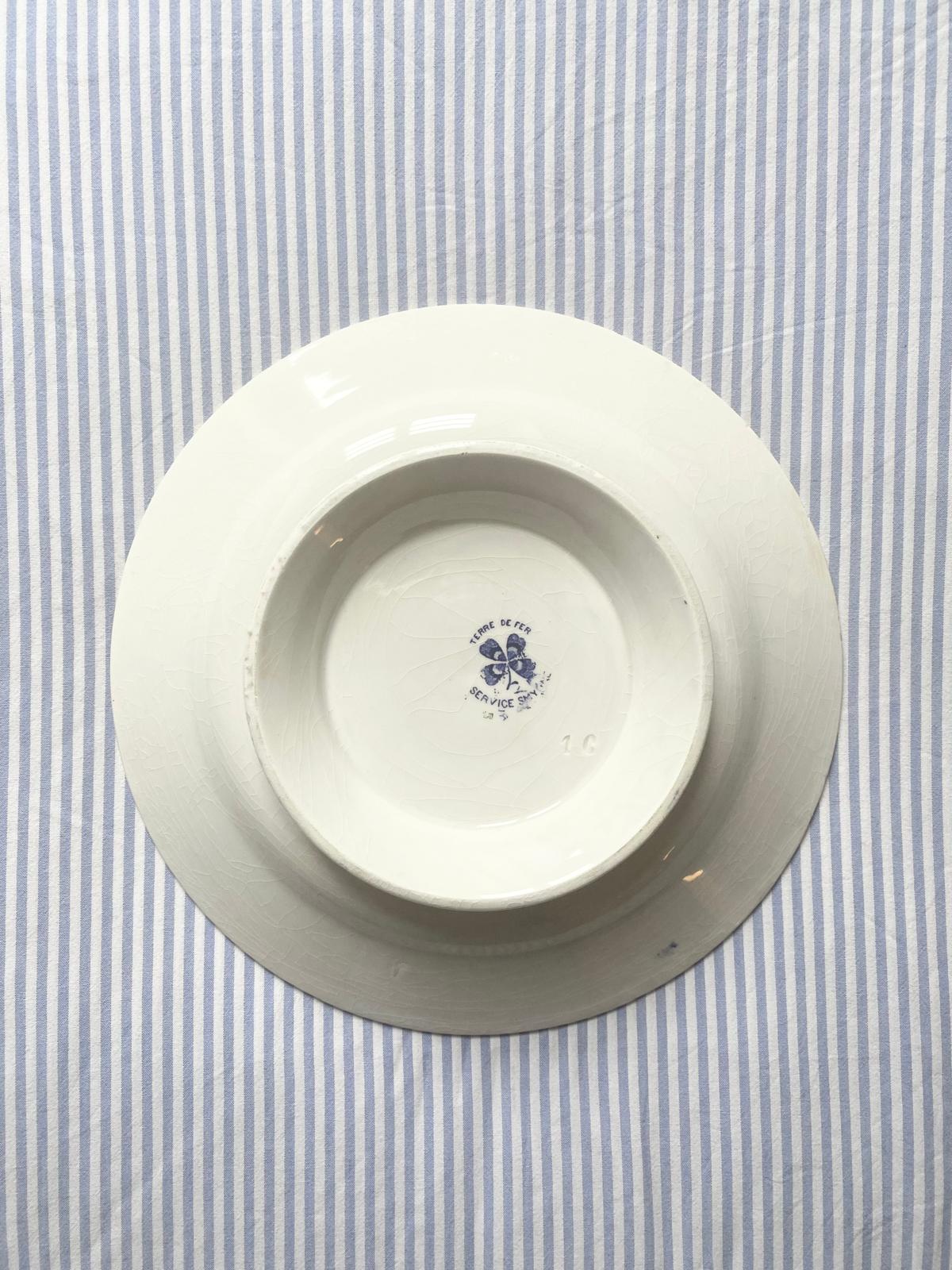 Assiette sur pied Smyrne terre de fer