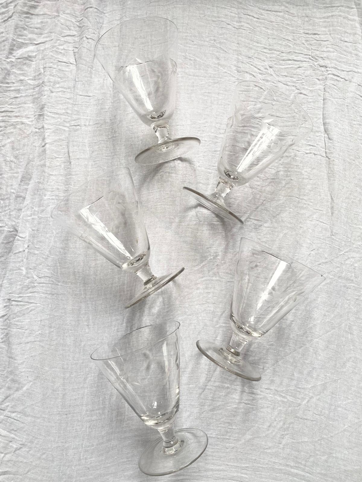 Lot de 5 verres à pied gravé raisin
