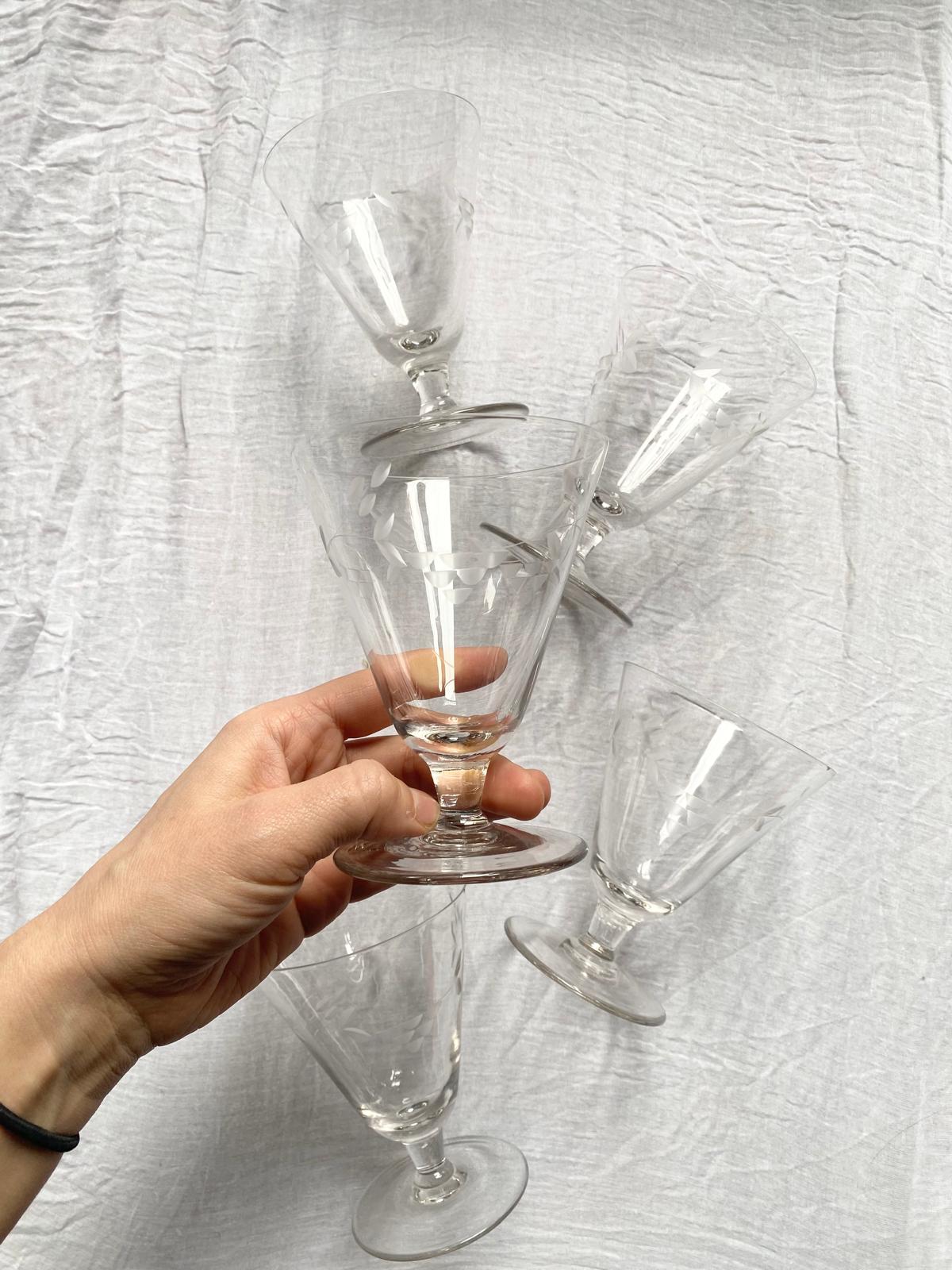Lot de 5 verres à pied gravé raisin
