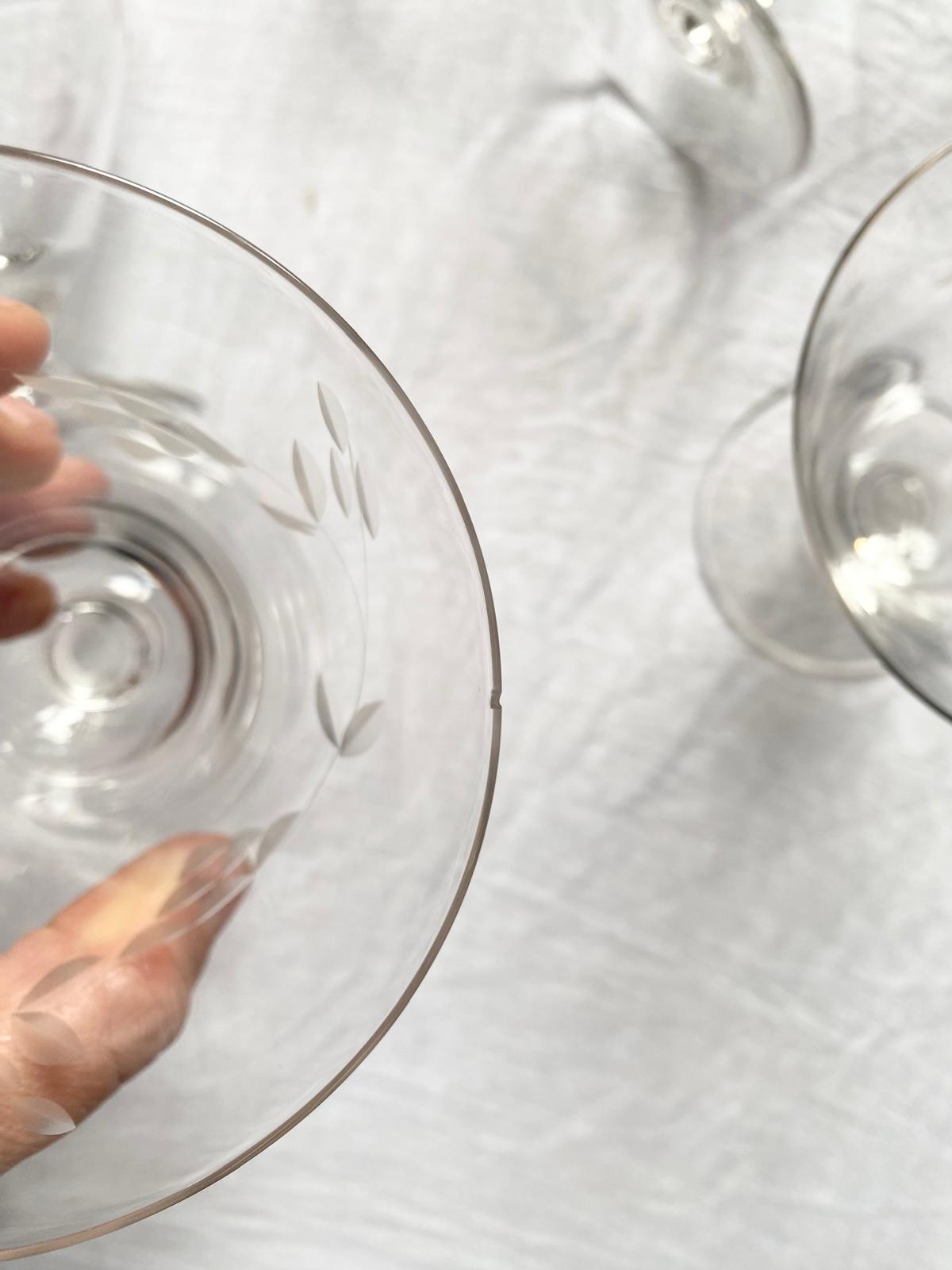 Lot de 5 verres à pied gravé raisin
