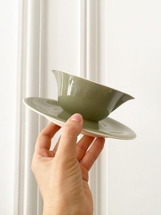 saucière en porcelaine verte