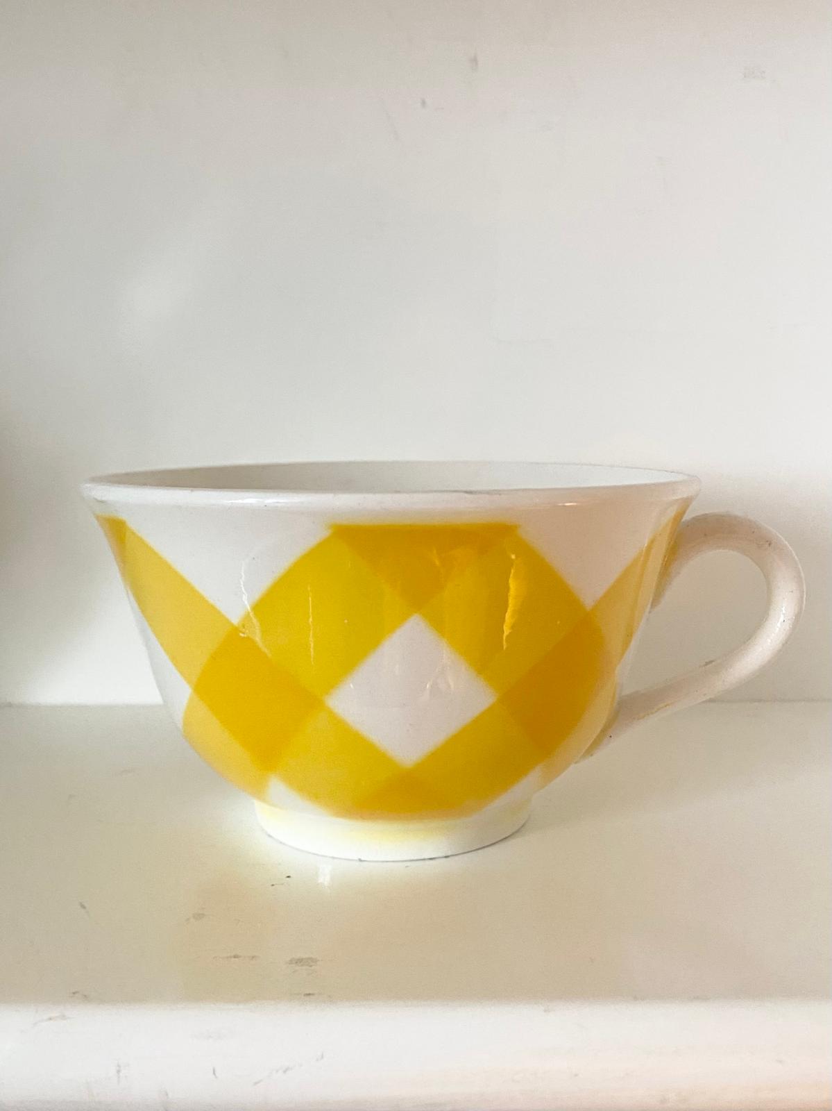 Tasse Ecossais jaune de Digoin Sarreguemines
