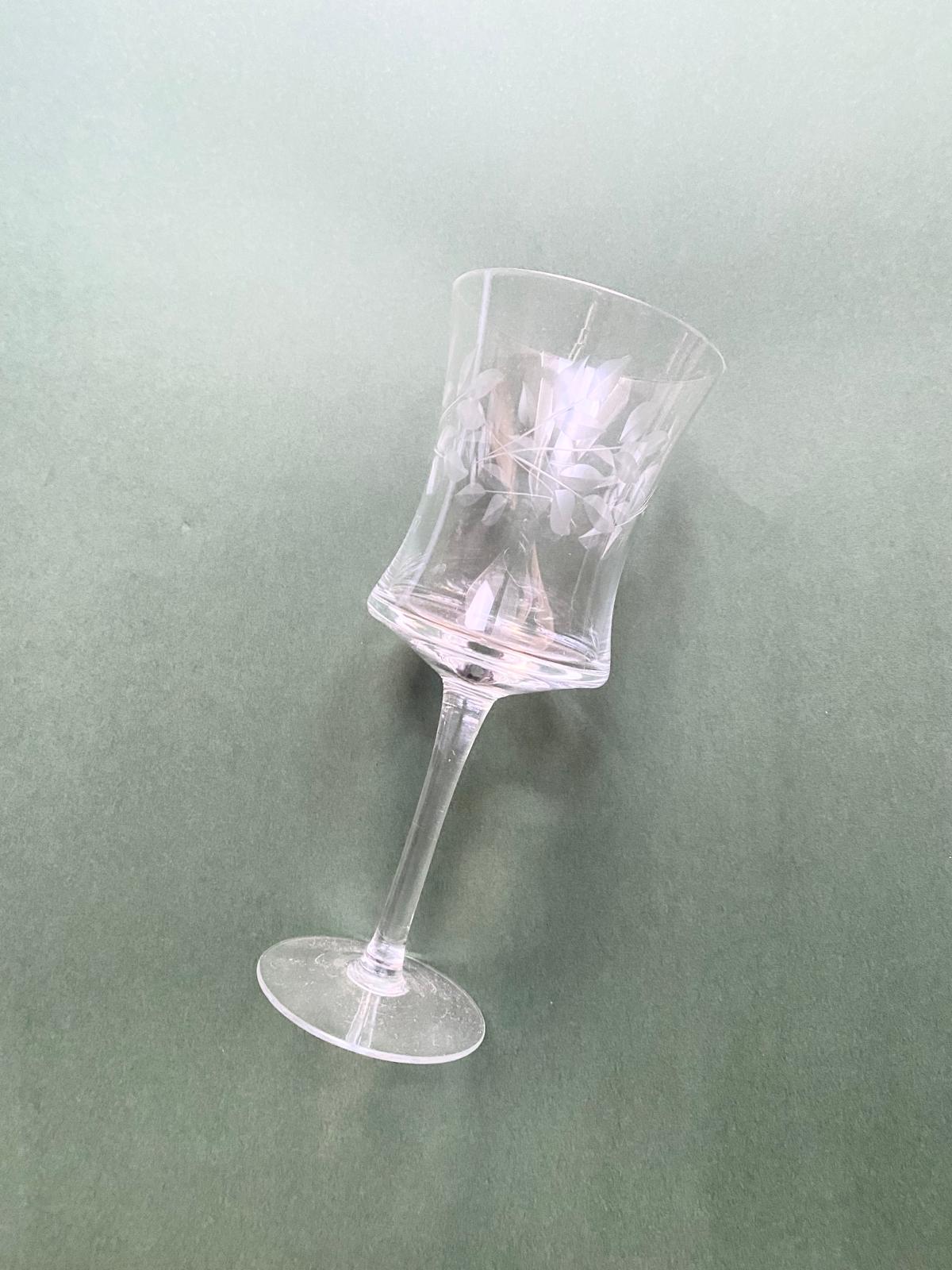 Verre à pied en verre gravé