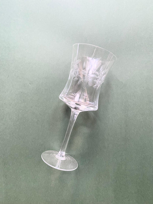 Verre à pied en verre gravé