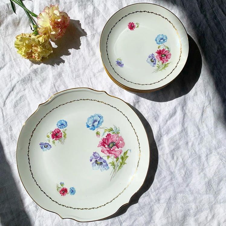 Service à dessert vintage modèle Anémones en porcelaine fine