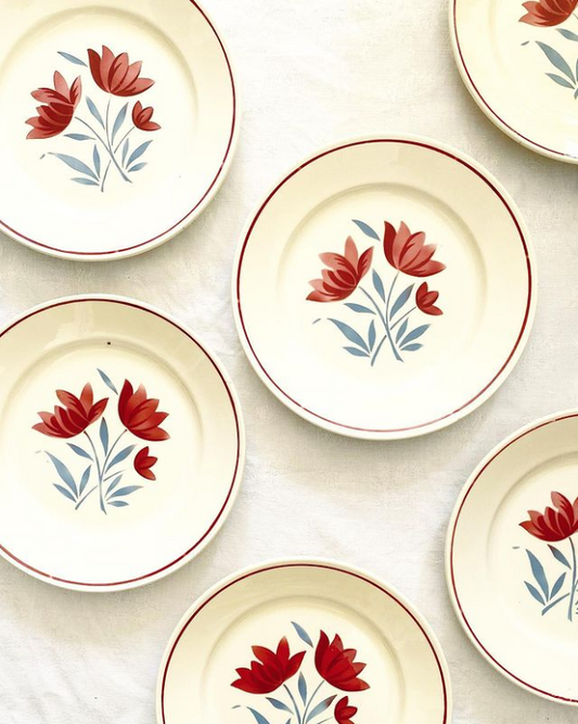 Assiette plate fleurs bleues et rouges Badonviller