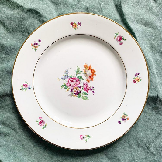 Lot de 6 assiettes fleuries à liseré doré porcelaine opaque