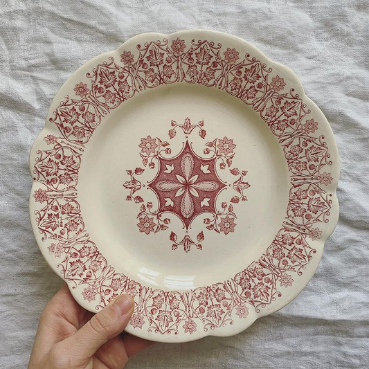 Assiette plate terre de fer modèle Dentelle