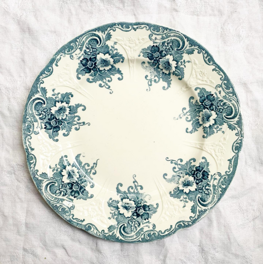 Assiette plate terre de fer bleue Longwy Gobelins