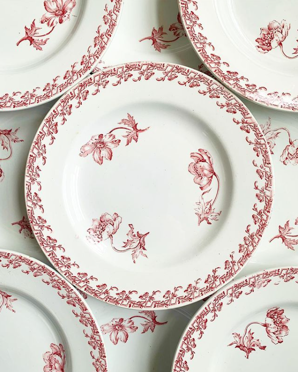 Assiette plate terre de fer rouge Lunéville Louis XVI