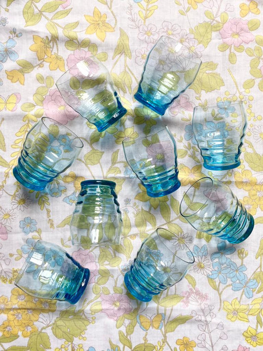 Lot de 9 gobelets en verre transparent turquoise