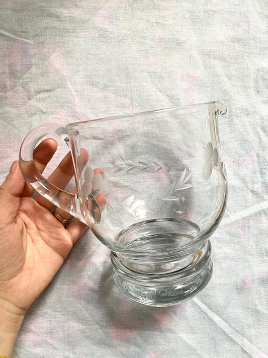 Pichet vintage en verre ciselé